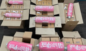 vu-gas-tertawa-whip-pink